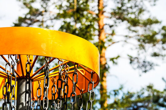 Frisbeegolf-ratoja löytyy sekä Posion keskustasta että Kirintövaarasta, joten voit nauttia rennosta liikunnasta kauniissa maisemissa lähellä mökkiä.
